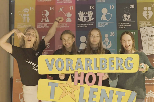 Die Jugendbotschafter*innen der Caritas luden zu Vorarlberg Hot Talent. / Caritas Vorarlberg Die Jugendbotschafter*innen der Caritas luden zu Vorarlberg Hot Talent.